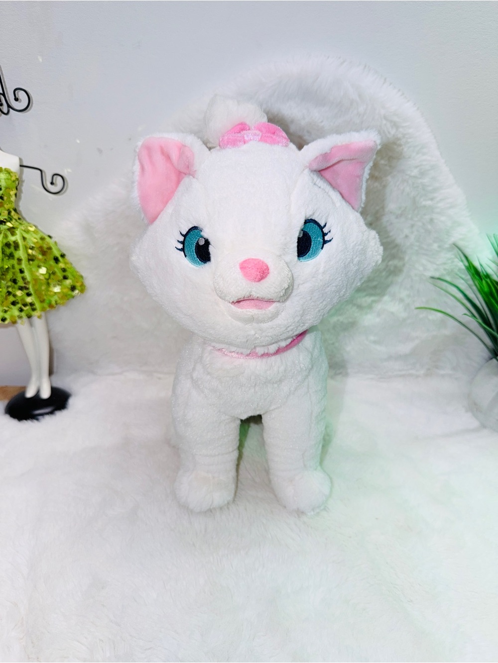Disney Marie From The Aristocrats White Plush Cat Toy with Pink & Blue Accents ๐